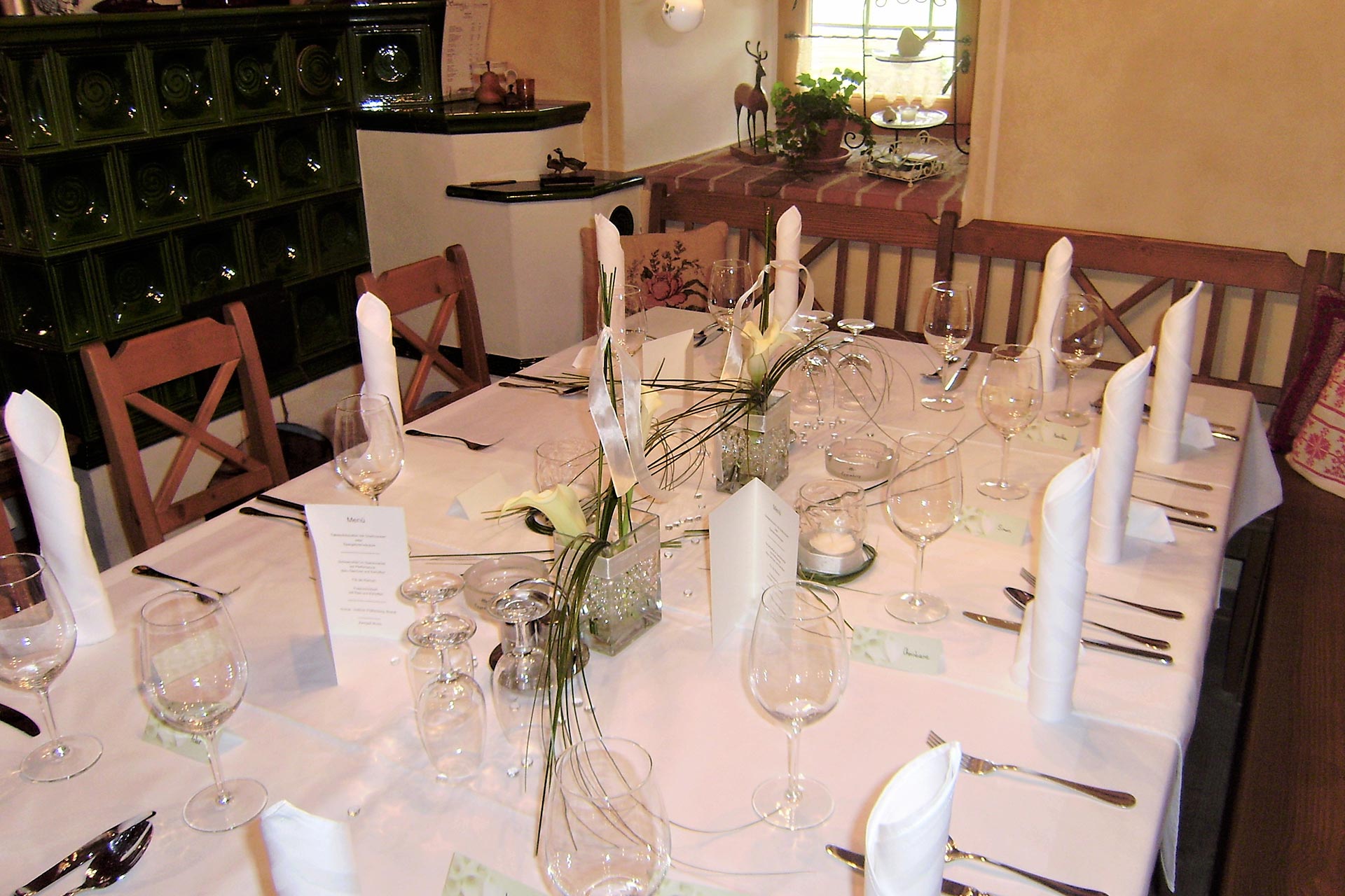 Festlich dekorierte Hochzeit im Buchberger Güt’l